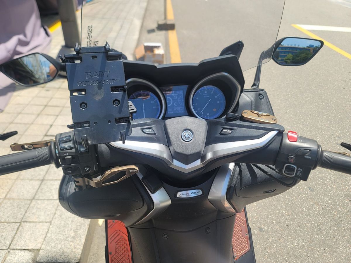 야마하 TMAX DX 5