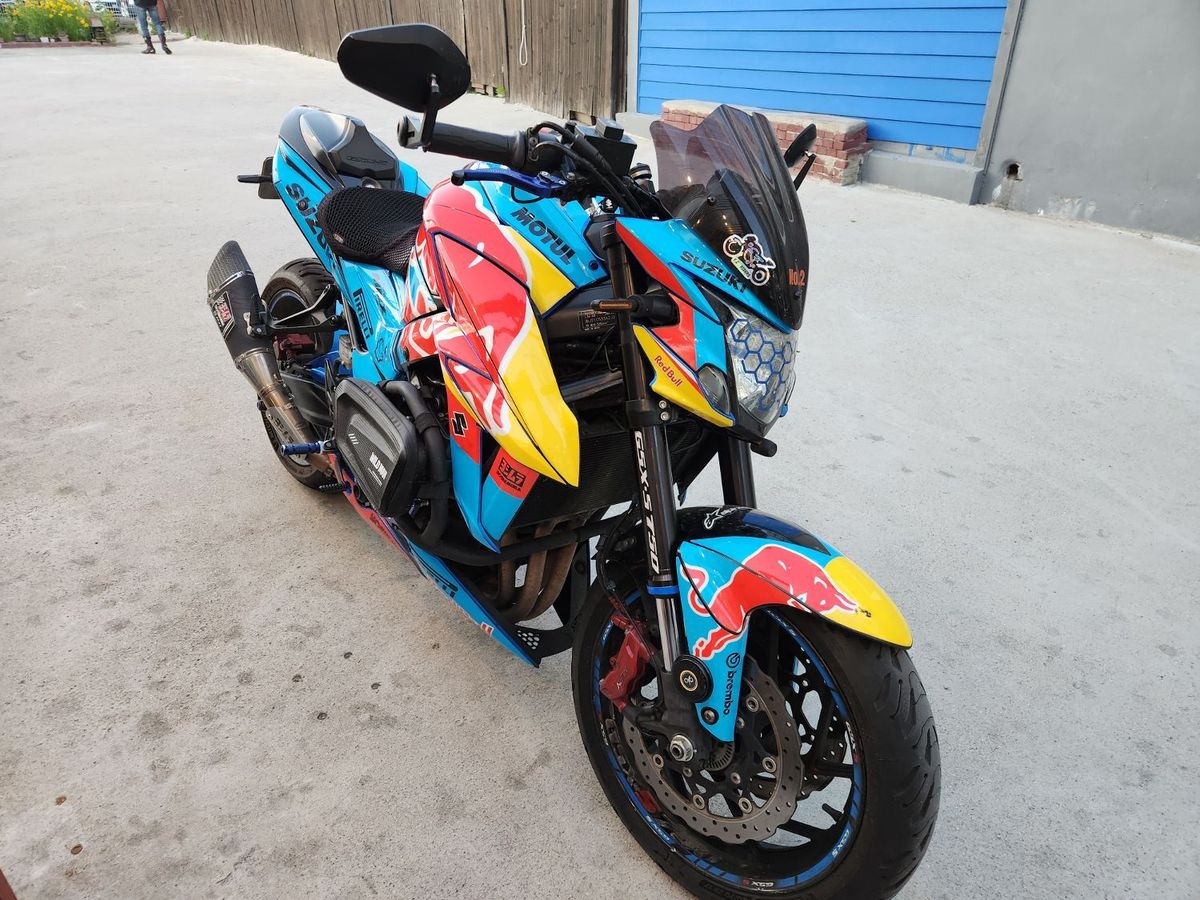 스즈키 GSX S 750 4