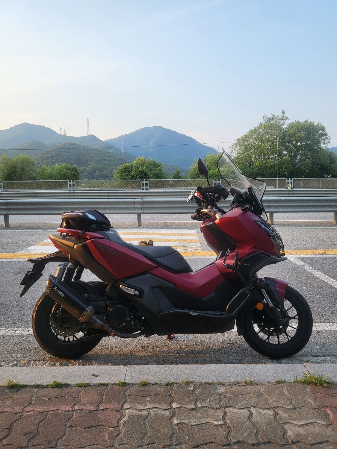 혼다 ADV 350 more