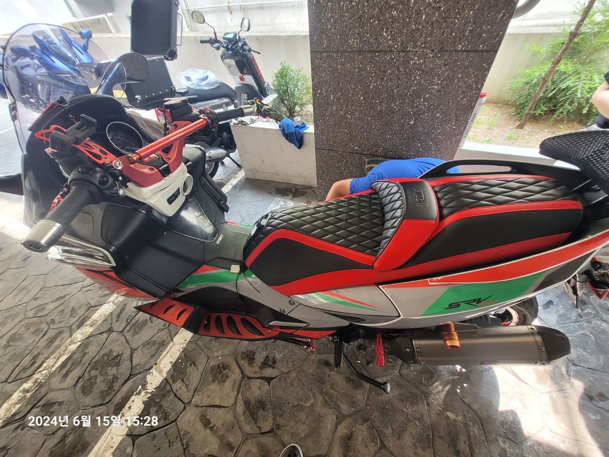 아프릴리아 SRV 850 main