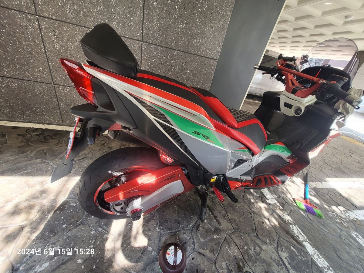 아프릴리아 SRV 850 10