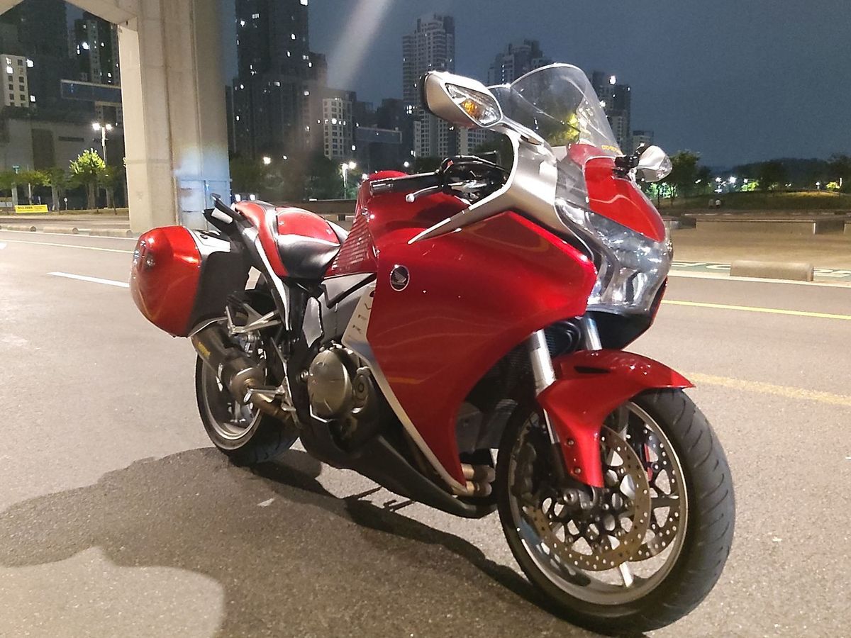 혼다 VFR 1200 F 7