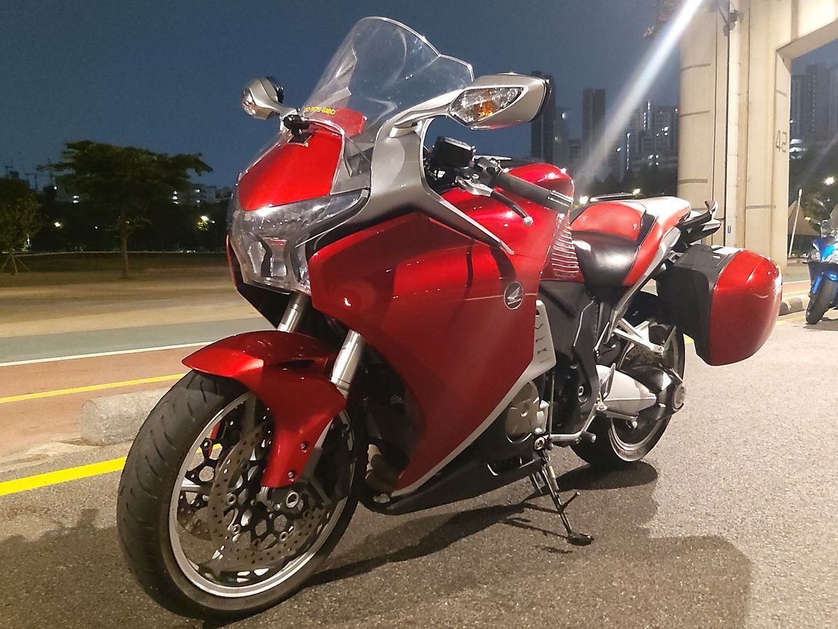혼다 VFR 1200 F 8
