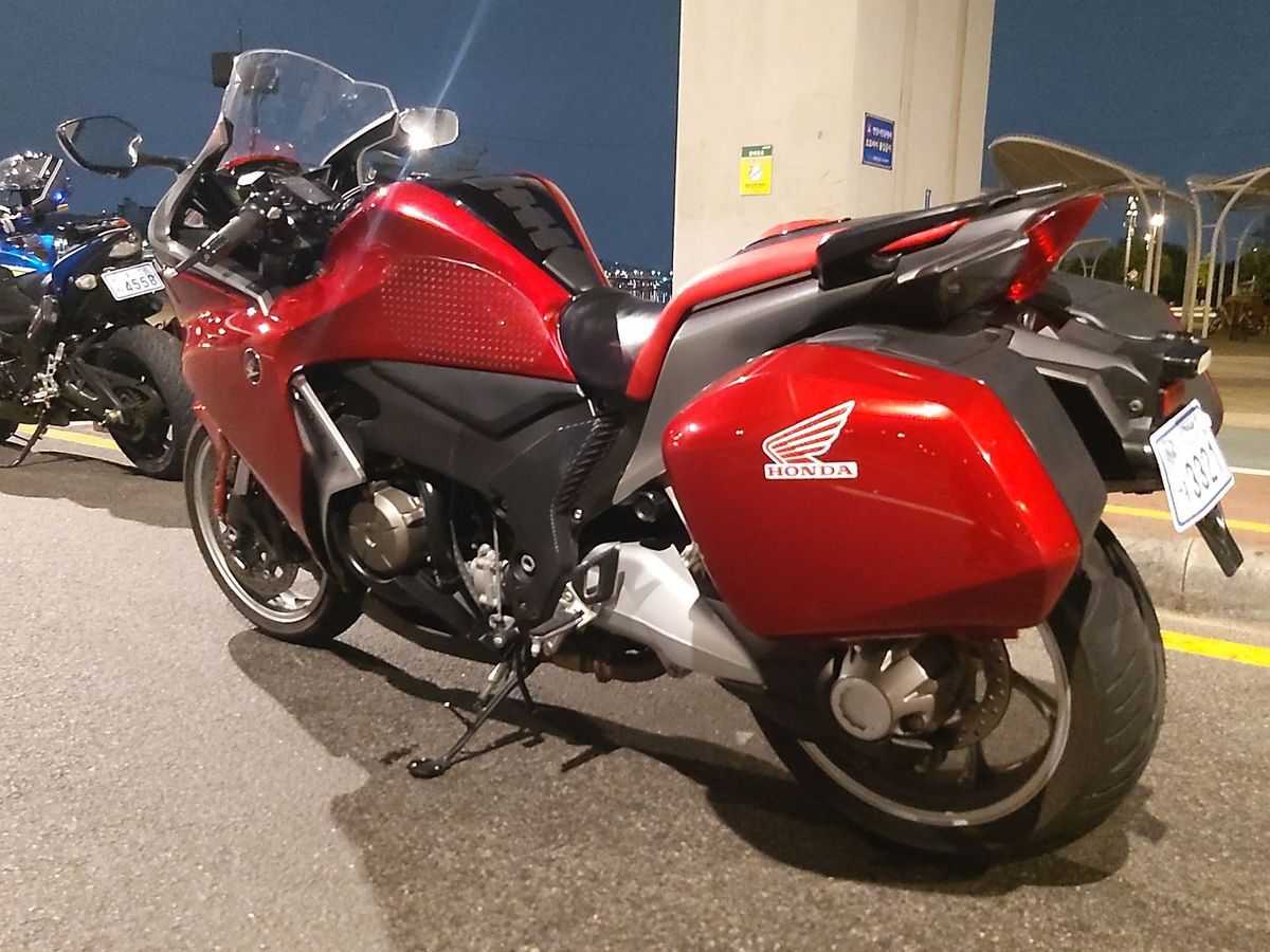 혼다 VFR 1200 F 9