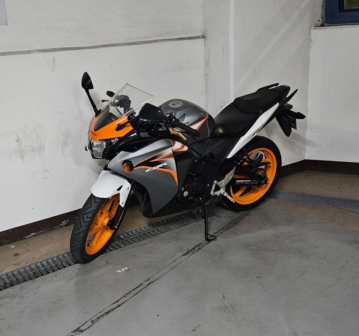 혼다 CBR 125 R main