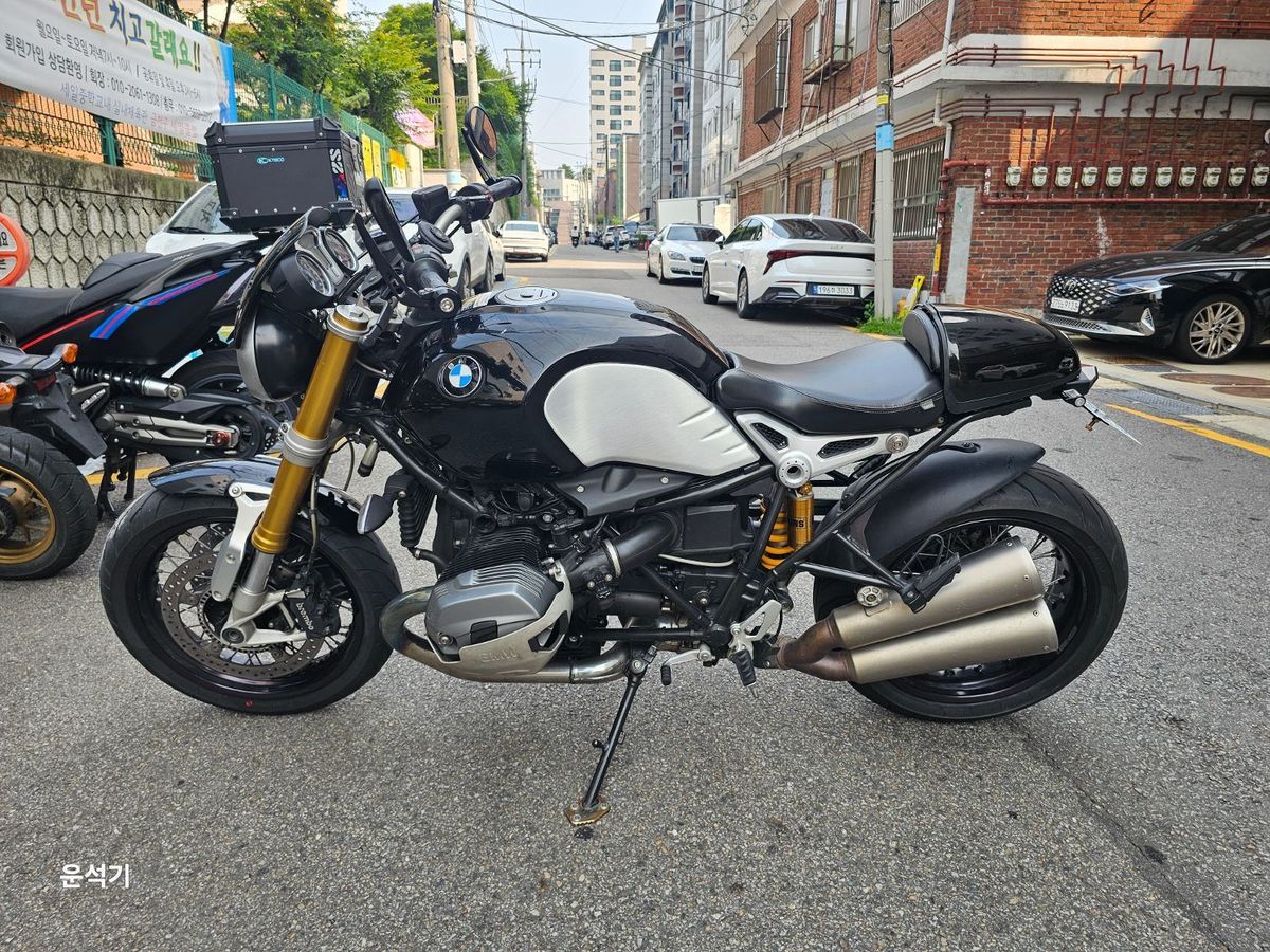 BMW R nine T  thumb 2