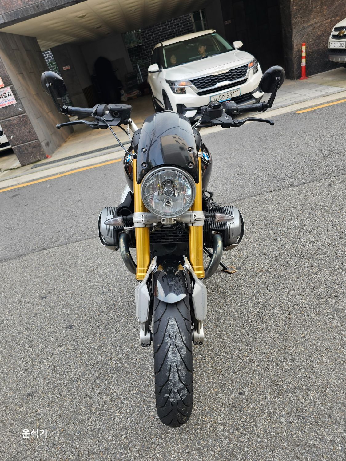 BMW R nine T  more