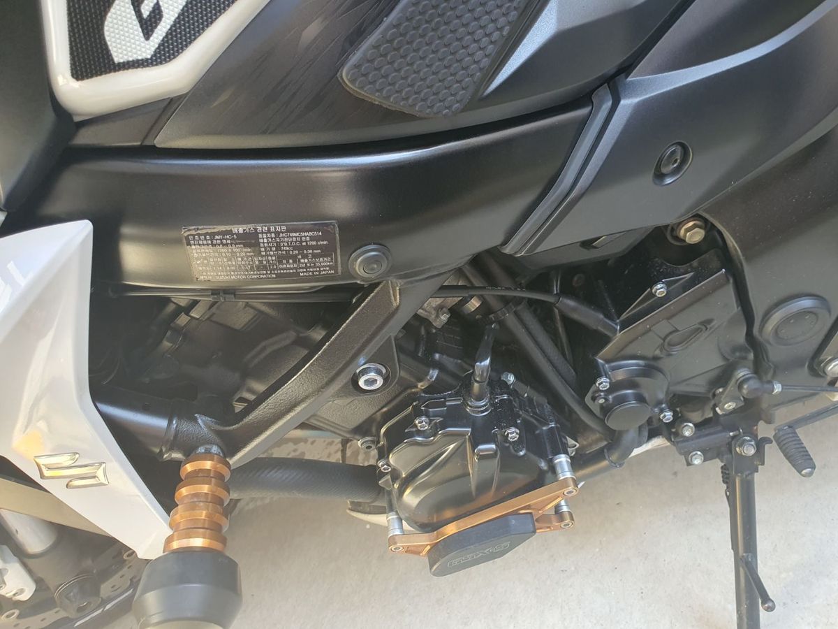 스즈키 GSX S 750 main