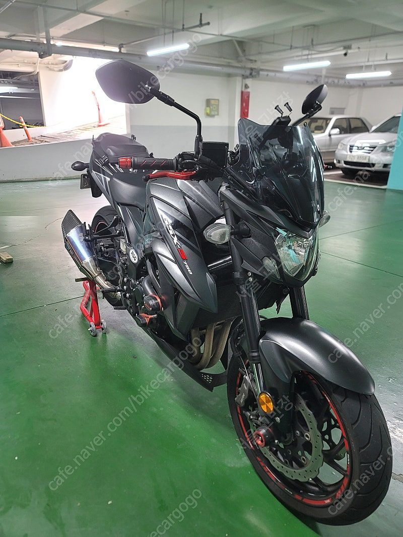 스즈키 GSX S 750 13