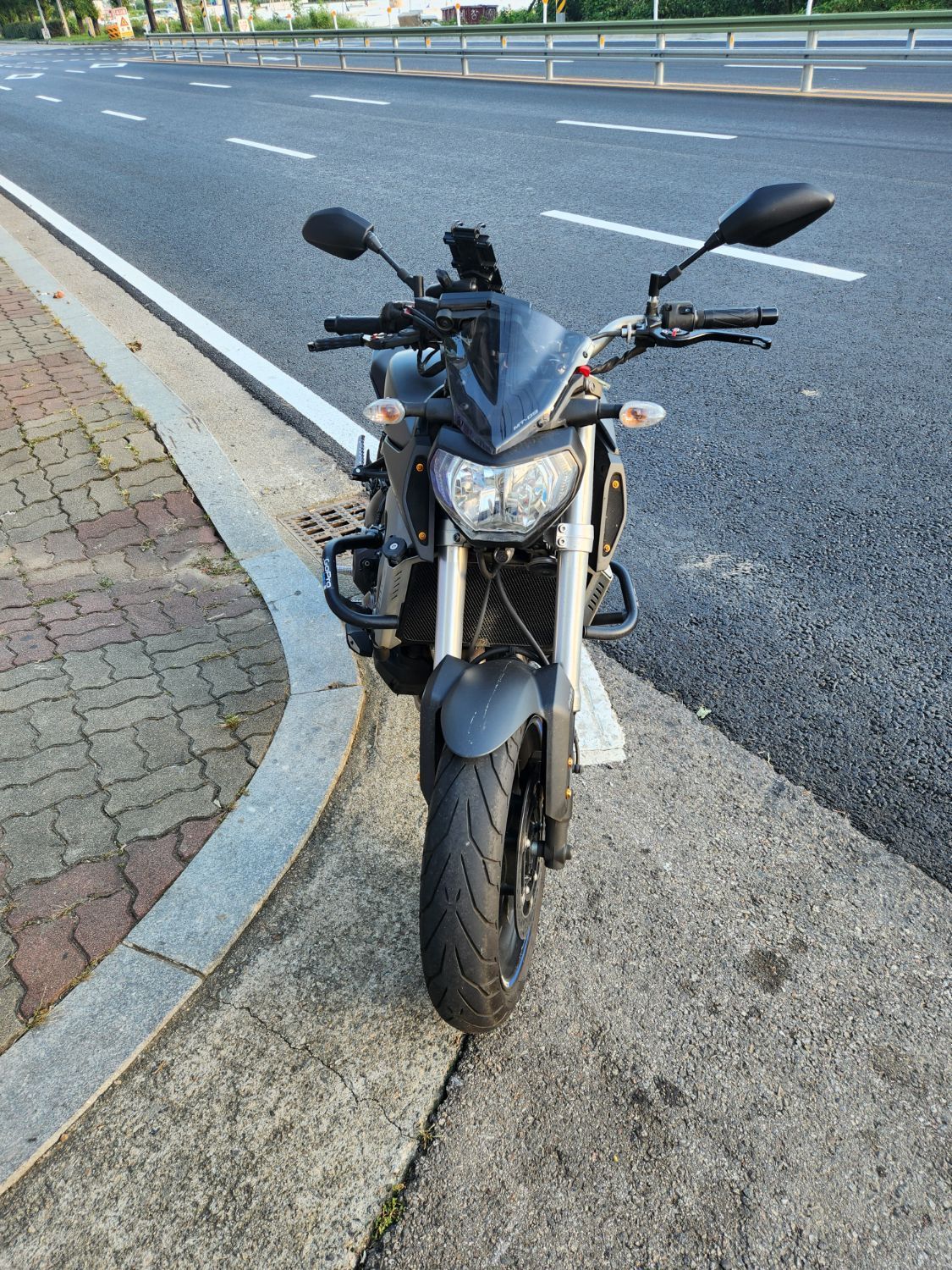 야마하 MT 09 thumb 2