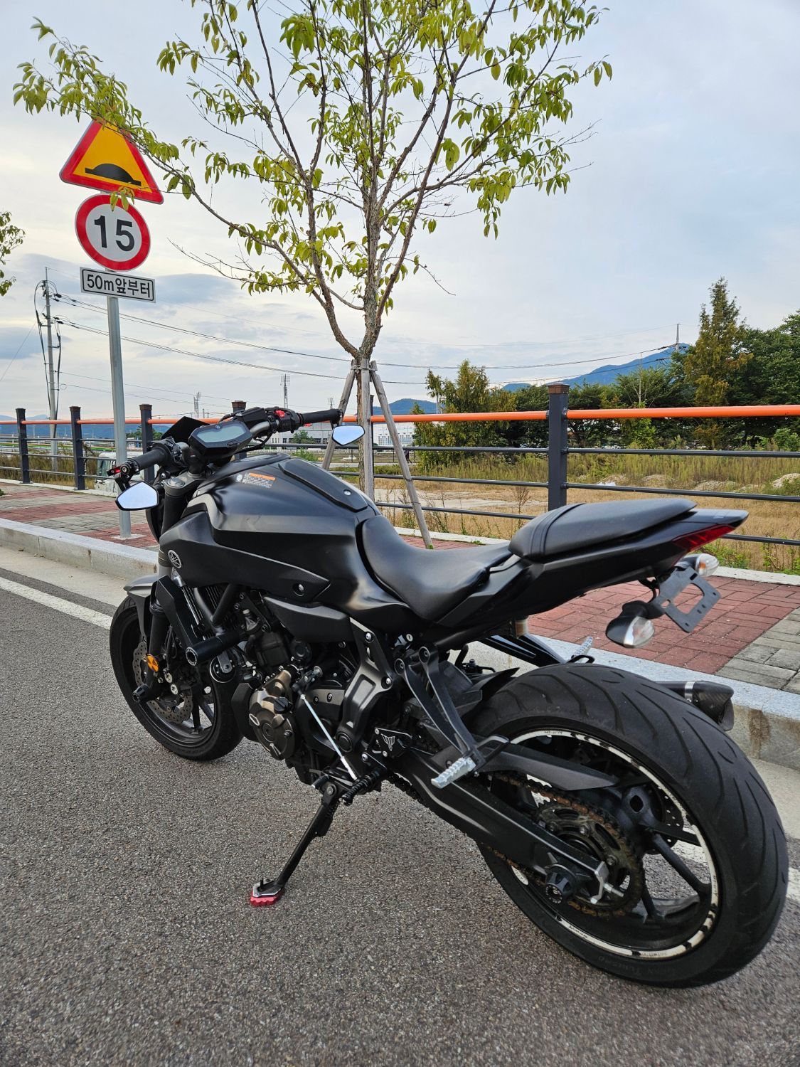 야마하 MT 07 thumb 2