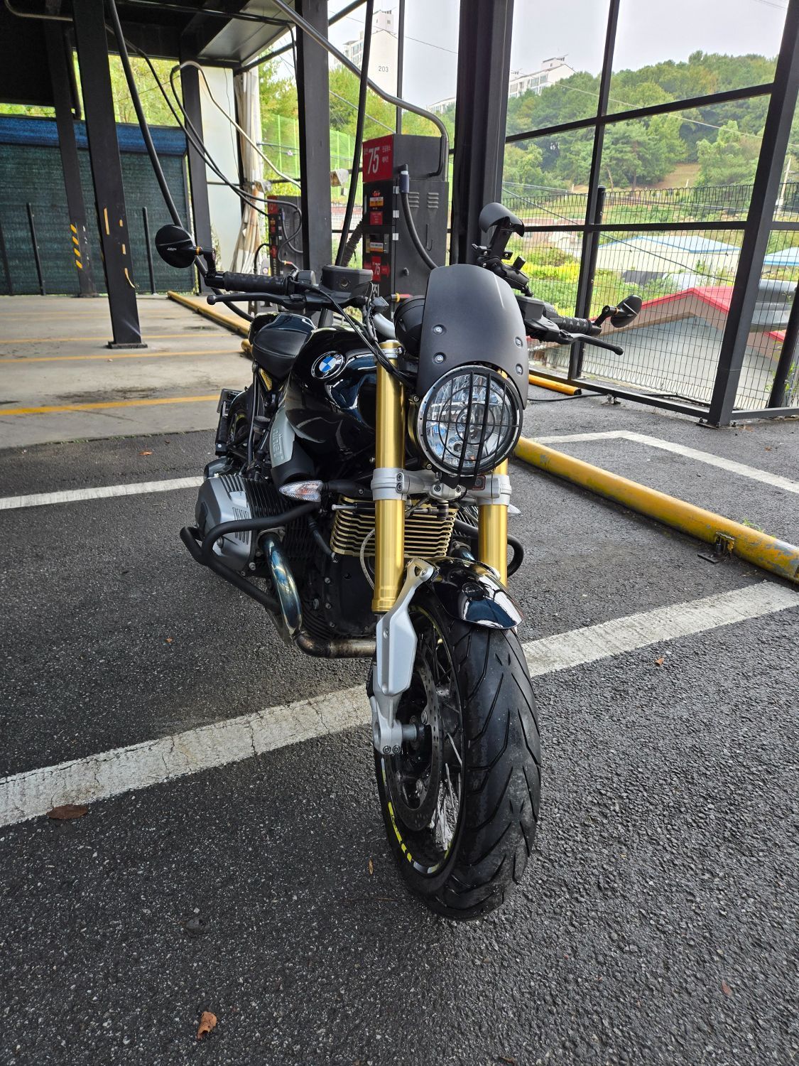 BMW R nine T 4