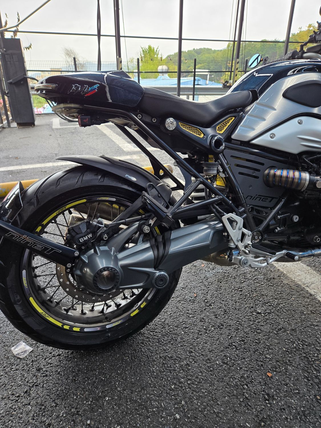 BMW R nine T more