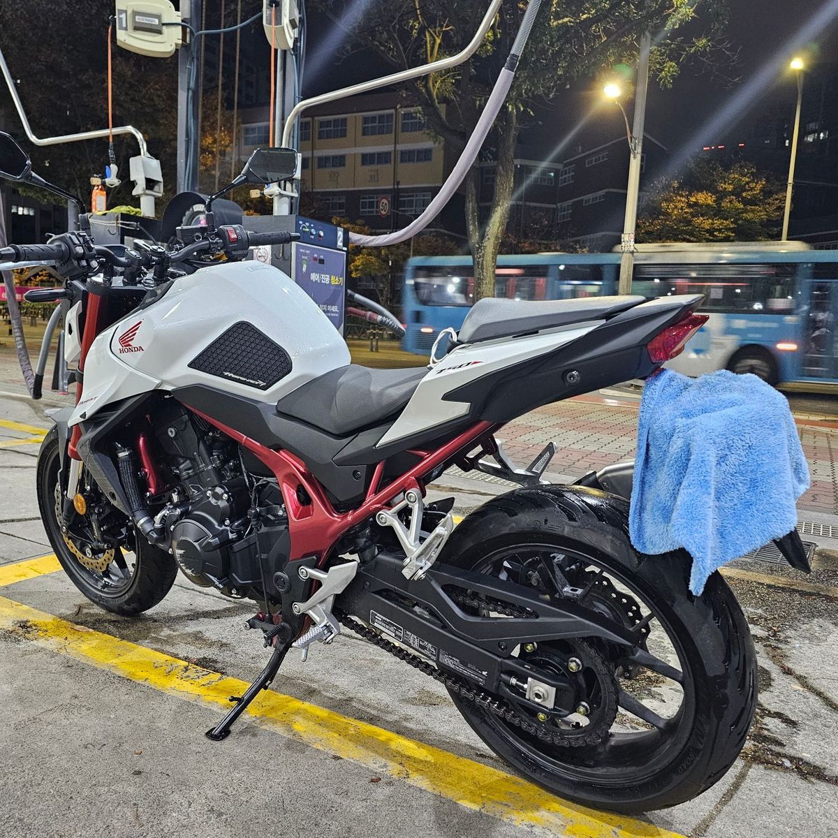 혼다 CB750 HORNET more