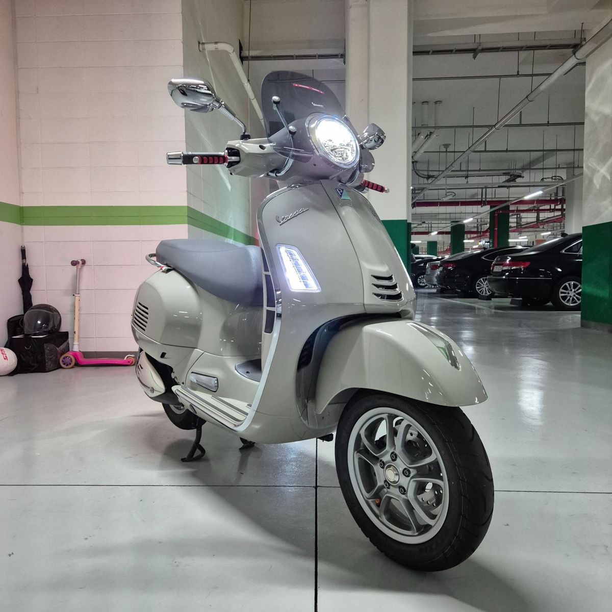 베스파 GTS 300 main