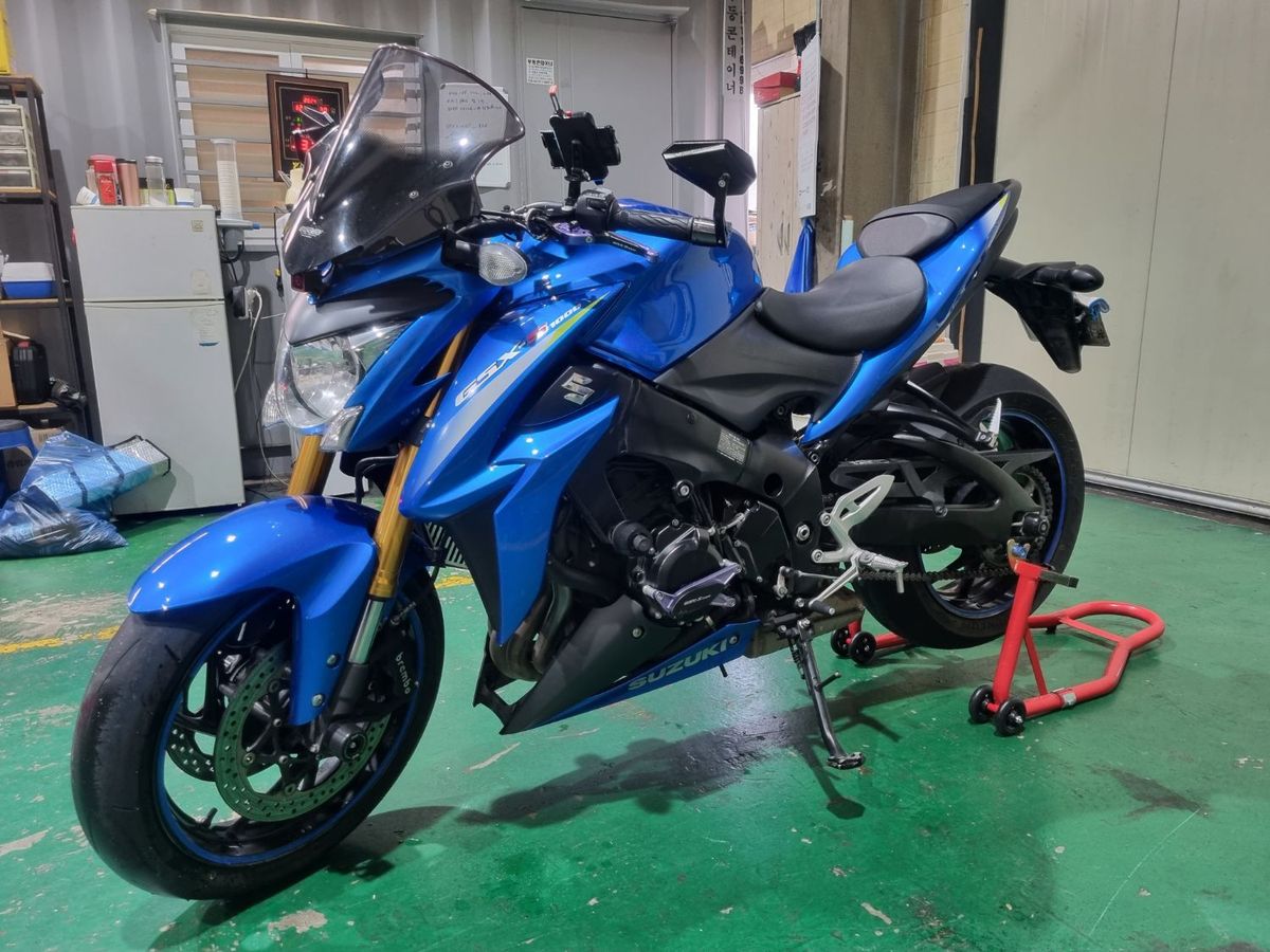 스즈키 GSX S 1000 more