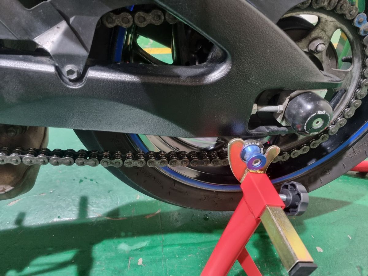 스즈키 GSX S 1000 9
