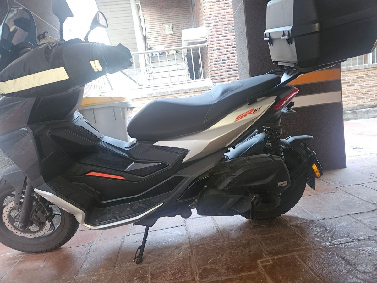 아프릴리아 SR GT 125 7