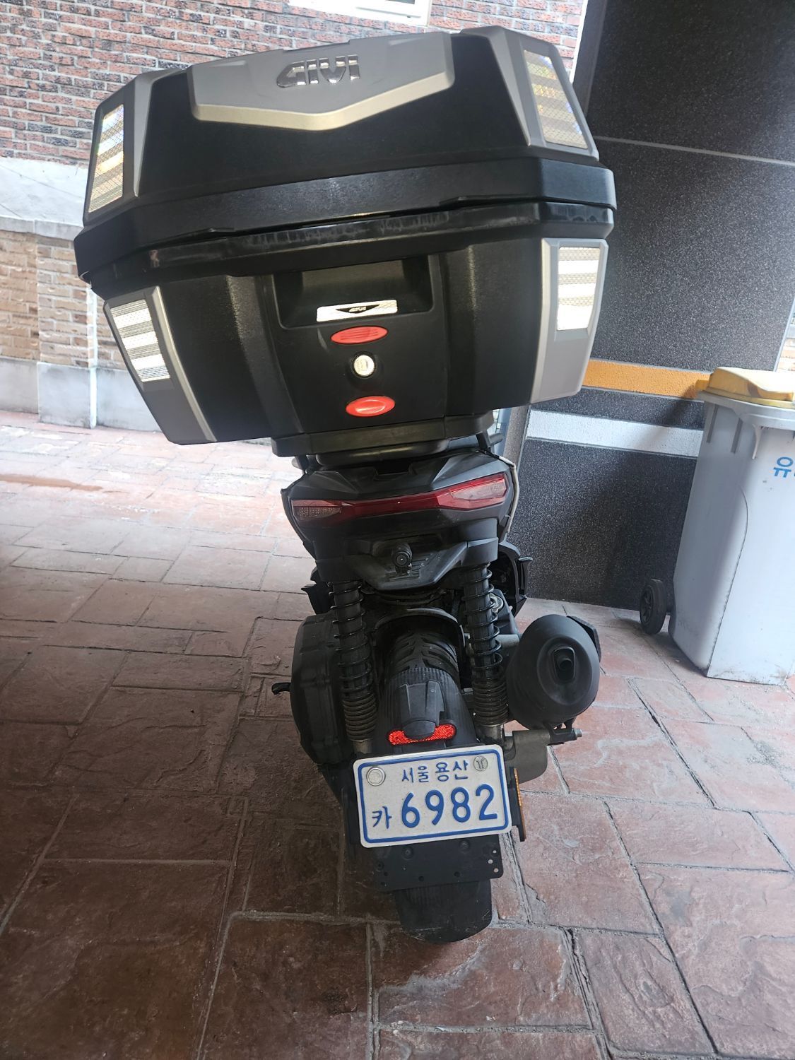 아프릴리아 SR GT 125 6