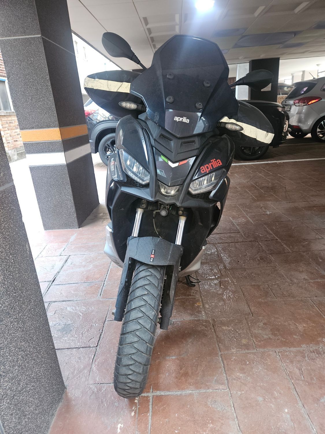 아프릴리아 SR GT 125 4