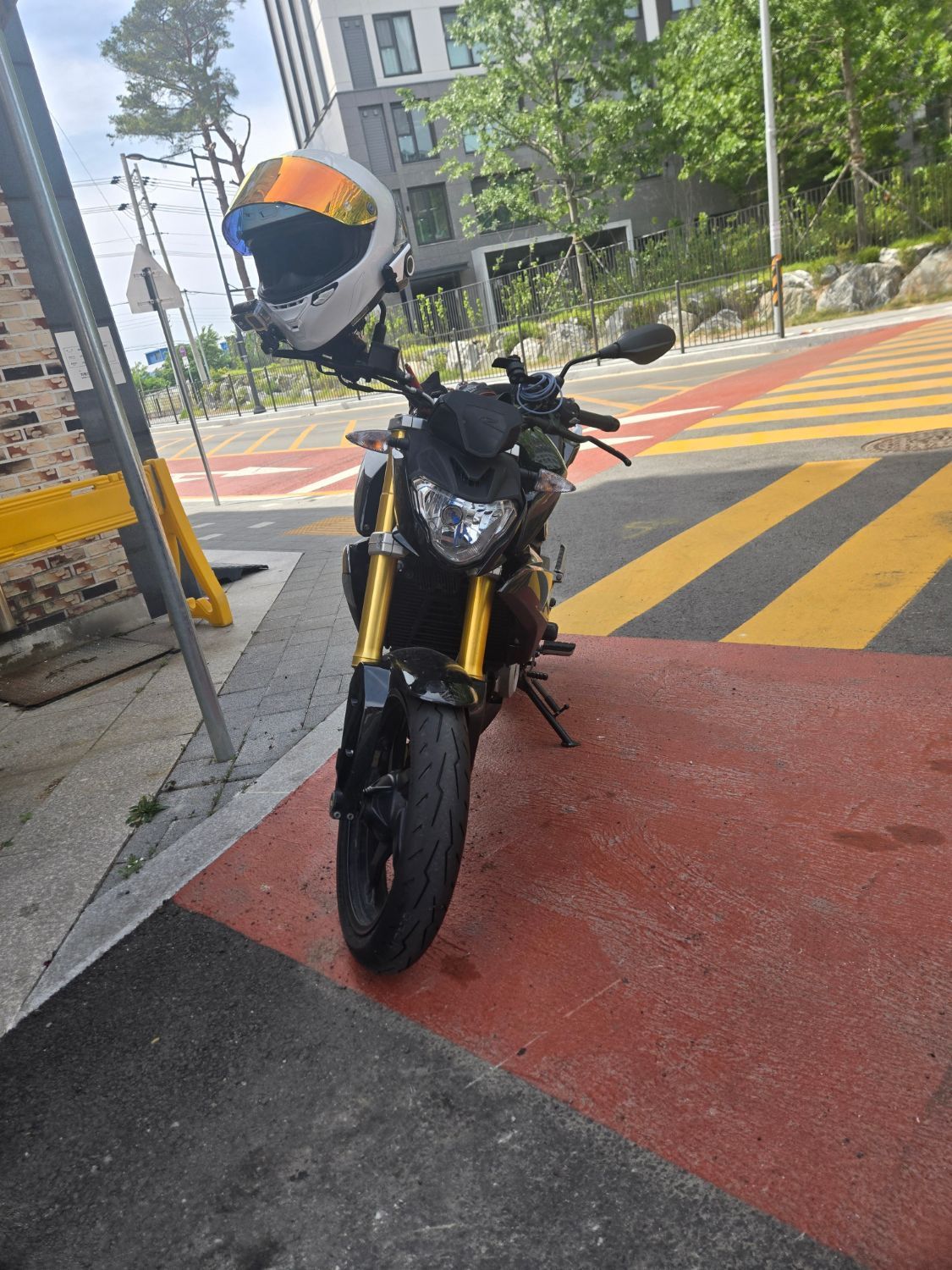 BMW G 310 R main