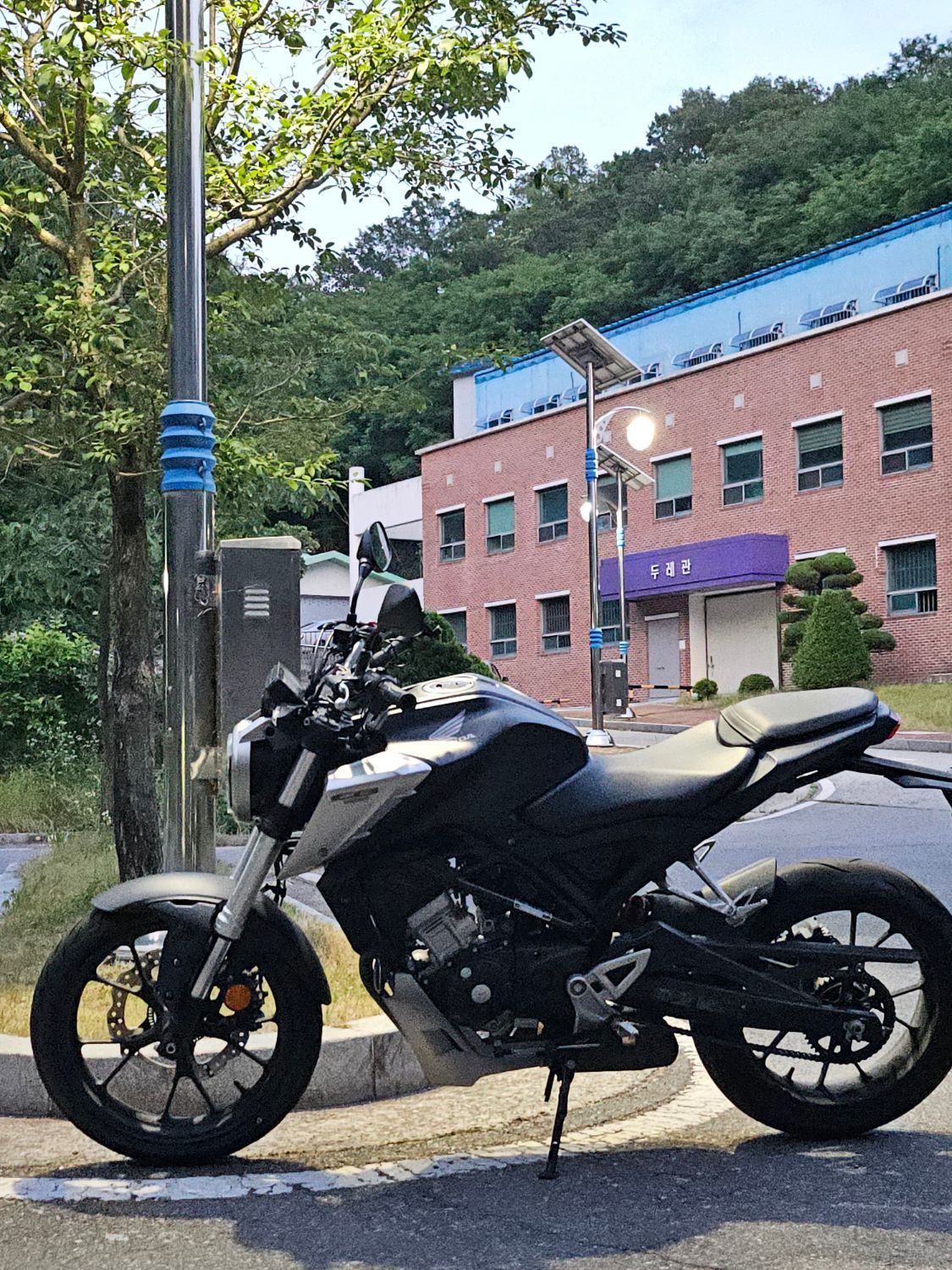 혼다 CB 125 R main