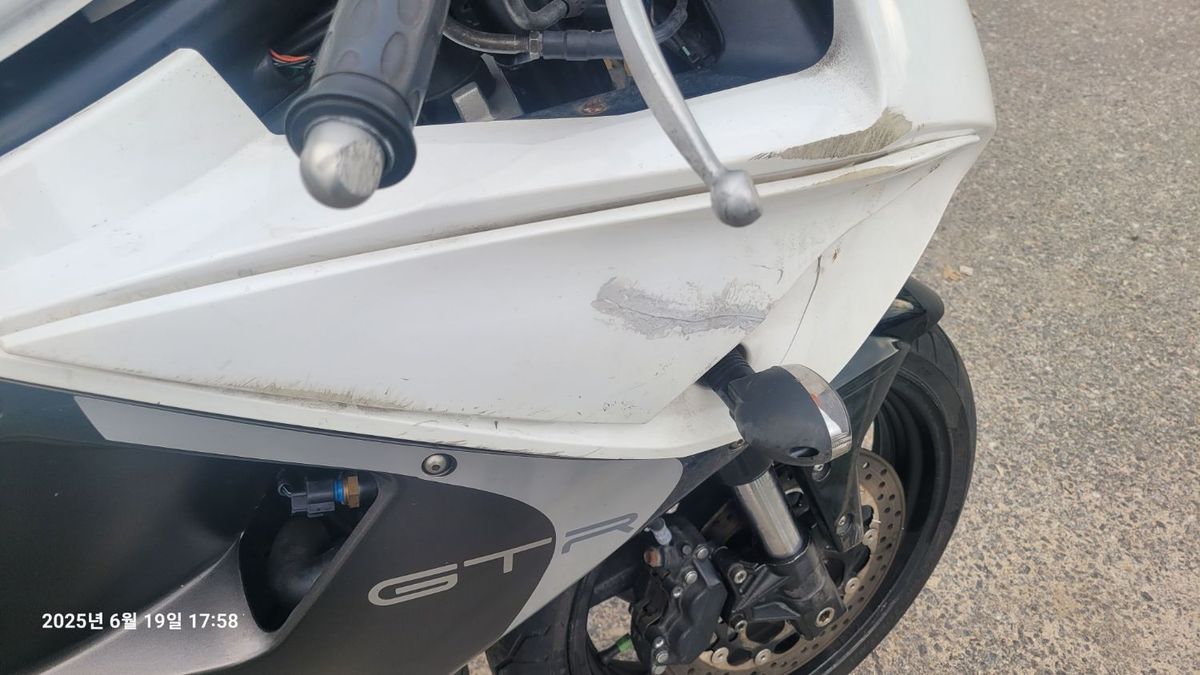 KR모터스 코멧 650 R more