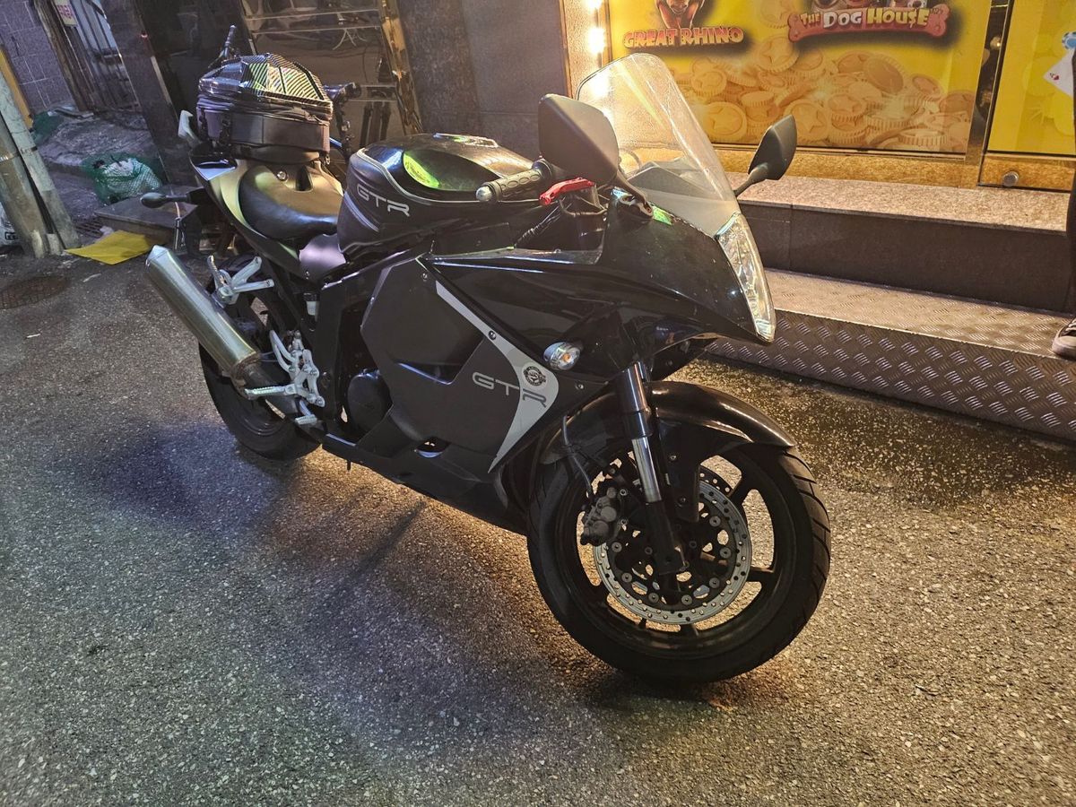 KR모터스 코멧 250 main