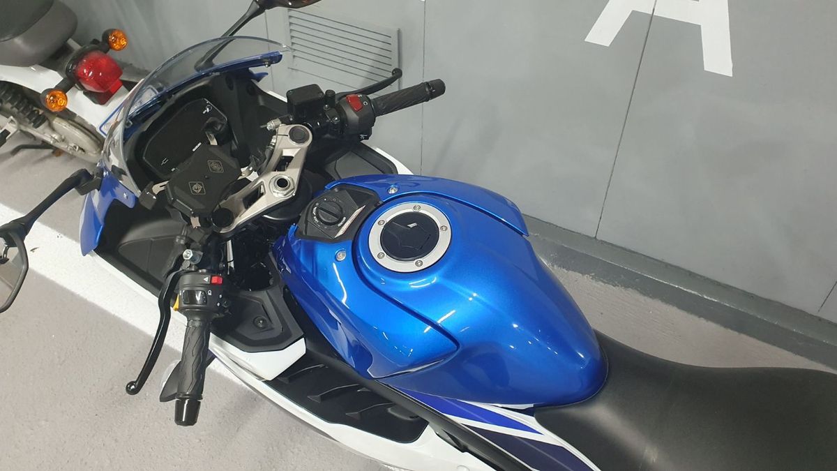 스즈키 GSX S 125 more