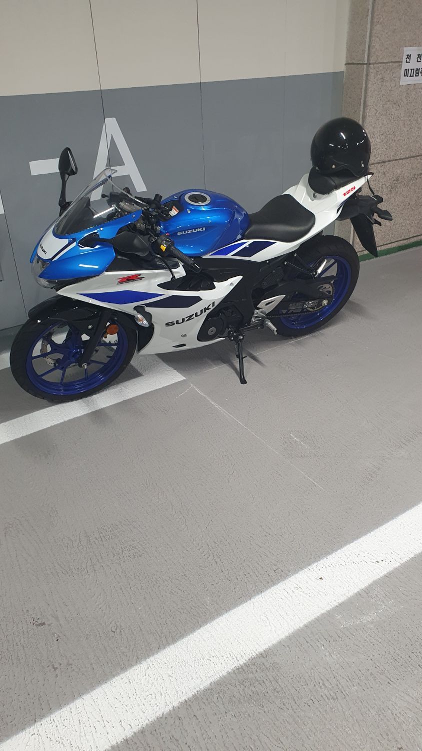 스즈키 GSX S 125 4