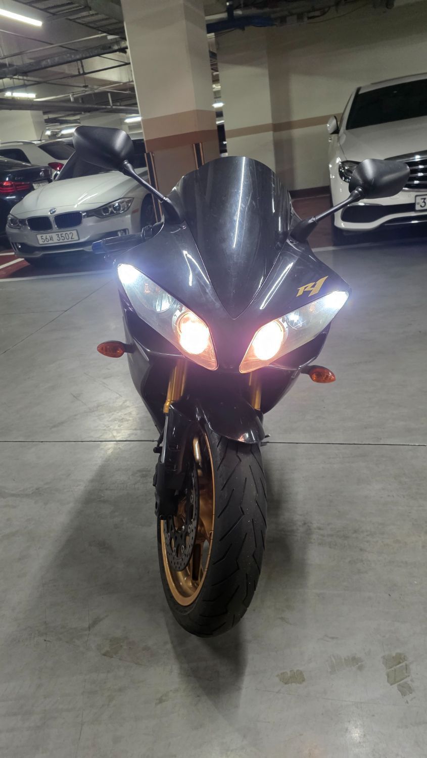 야마하 YZF R1 main