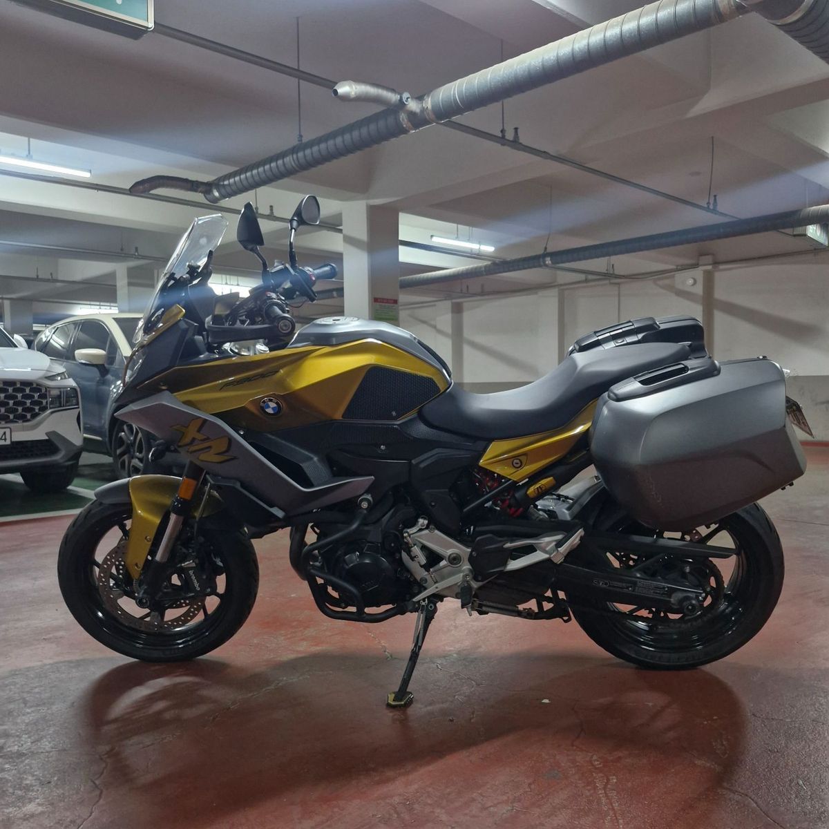 BMW F 900 XR main