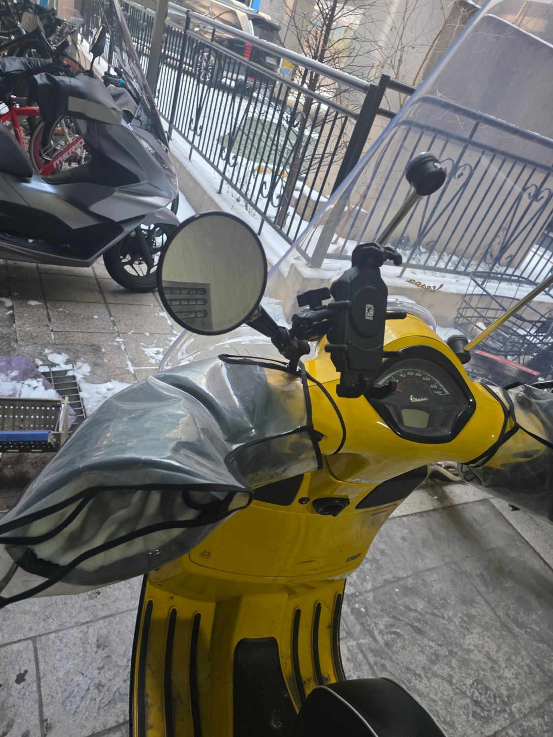 베스파 GTS 125 thumb 2