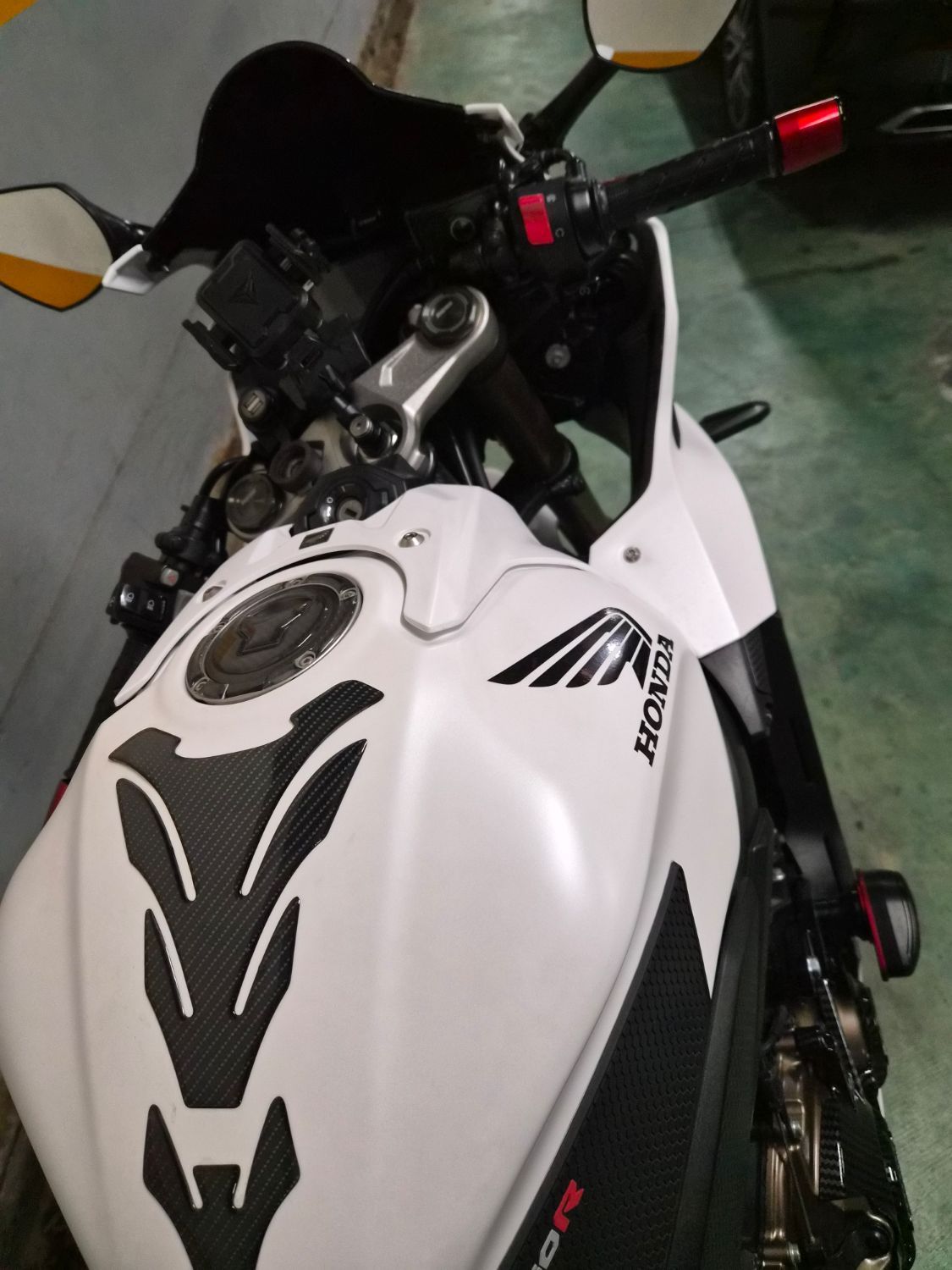 혼다 CBR 650 R MT 5