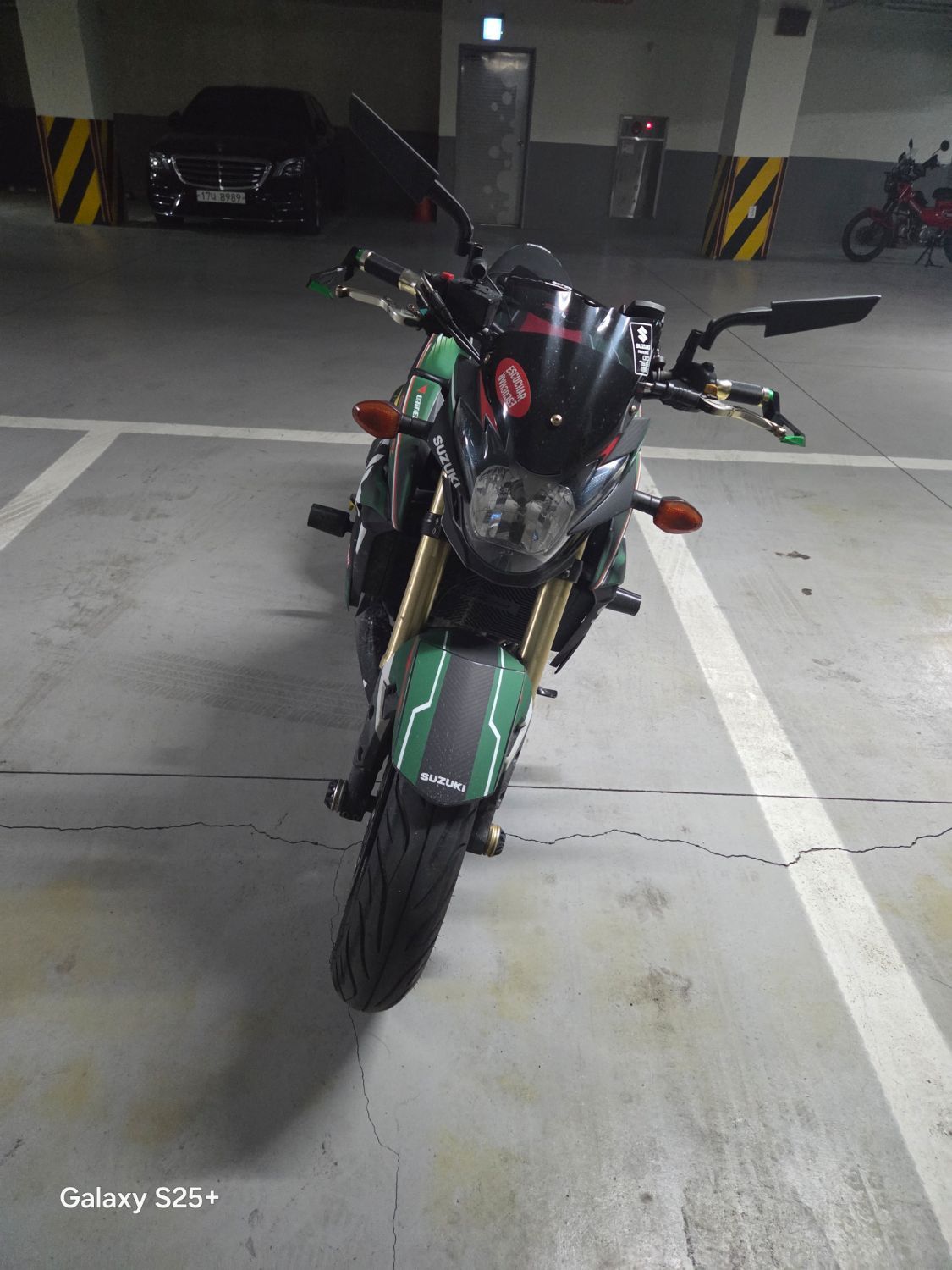 스즈키 GSR 750 A thumb 2