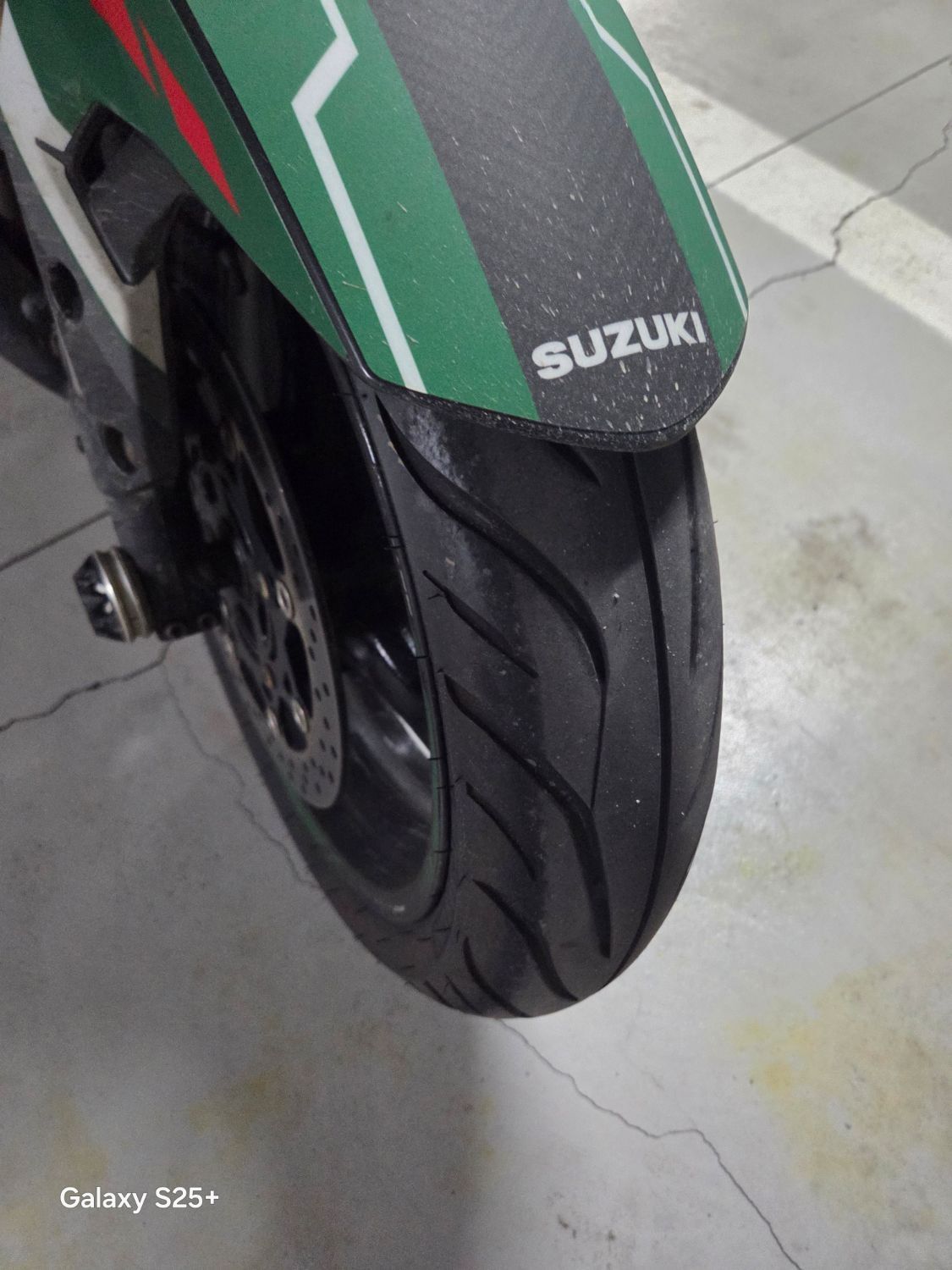 스즈키 GSR 750 A 4