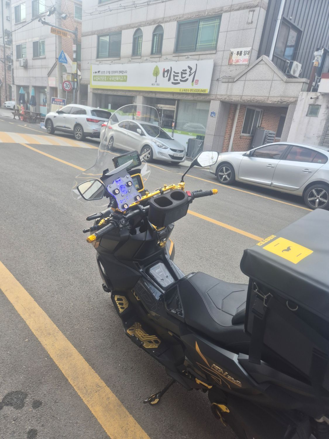 혼다 ADV 350 more