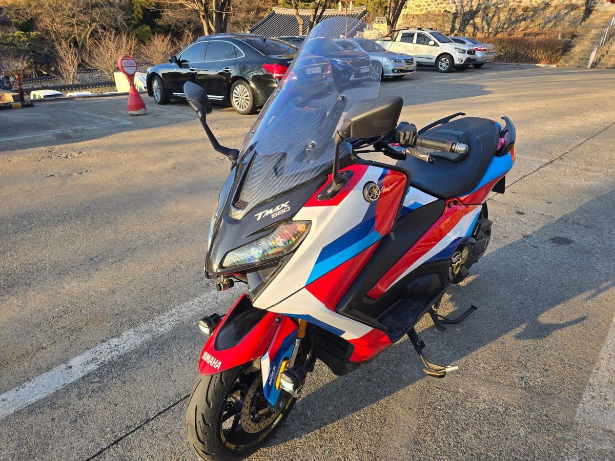 야마하 TMAX 560 main