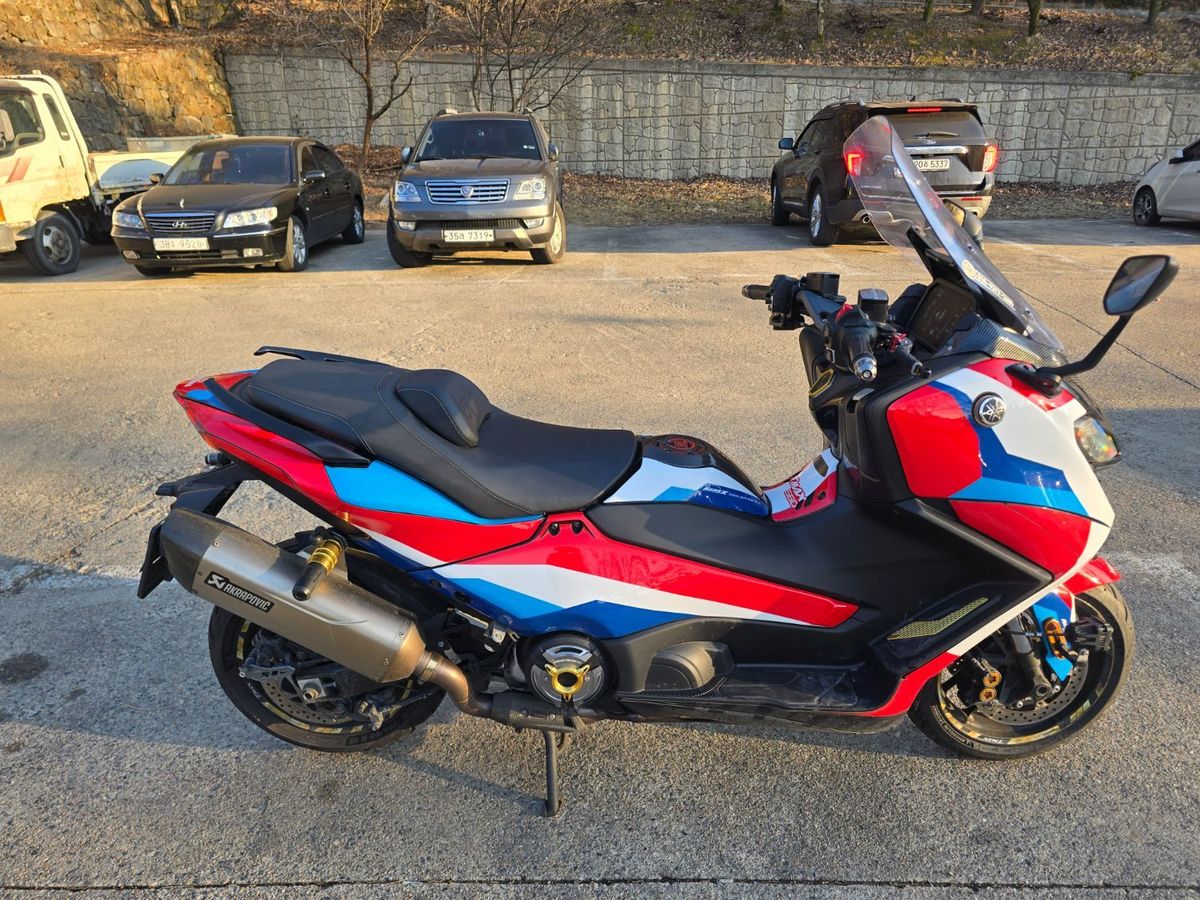 야마하 TMAX 560 thumb 2