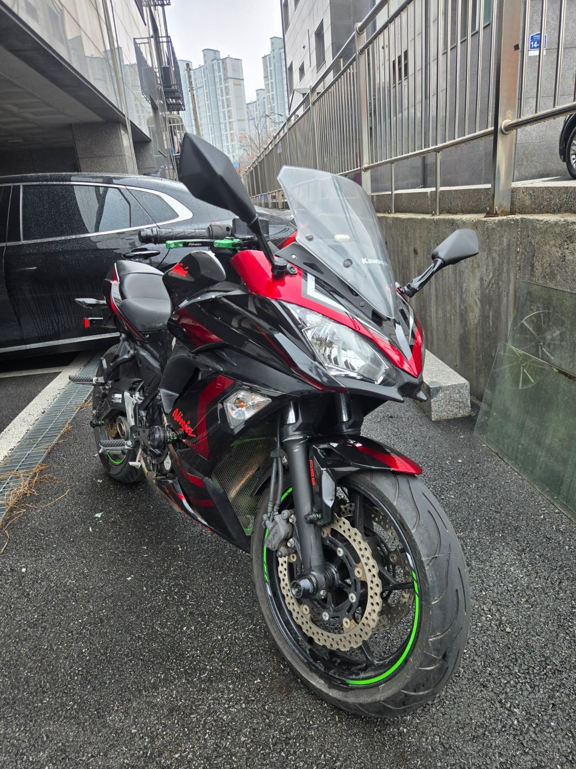가와사키 닌자 650 R main