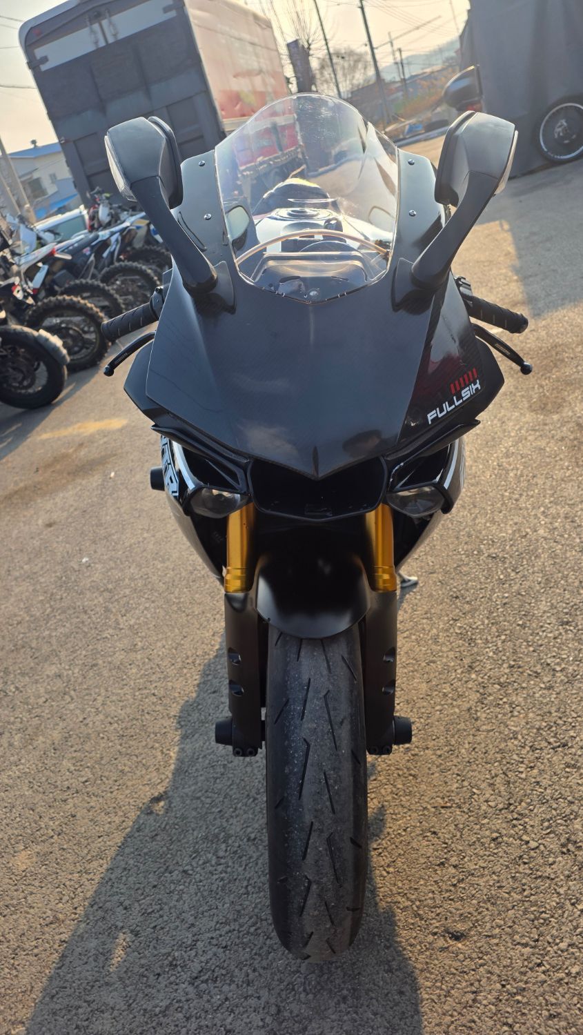 야마하 YZF R1 thumb 2