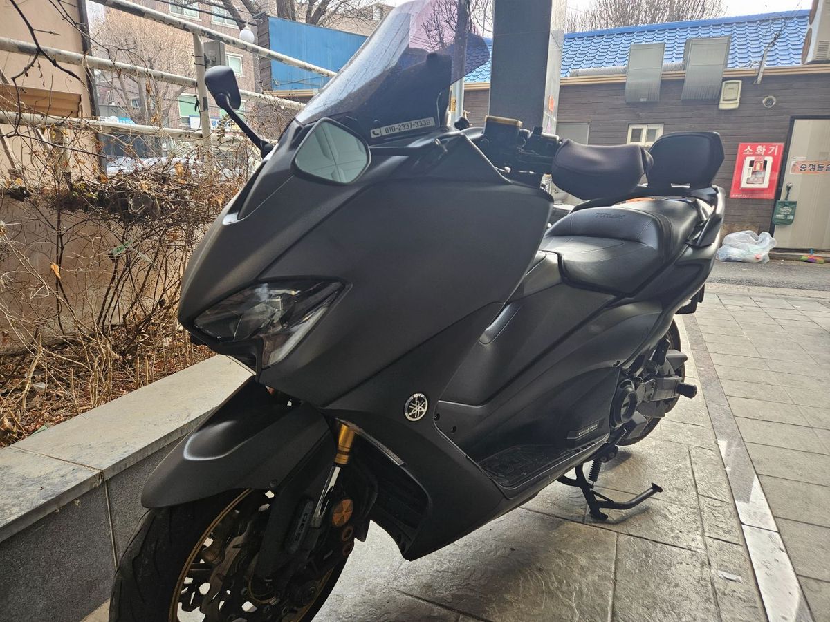 야마하 TMAX 560 main