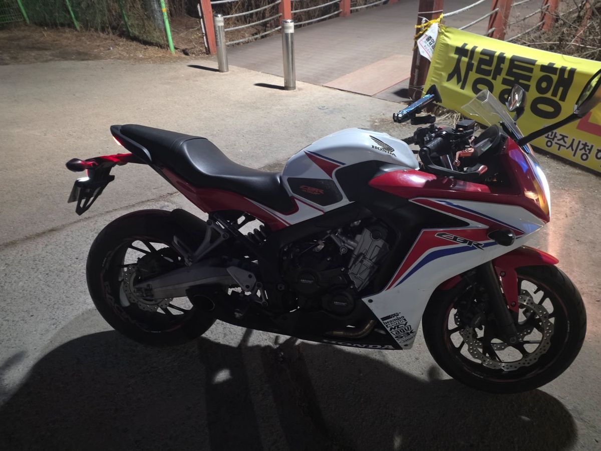 혼다 CBR 650 F 8