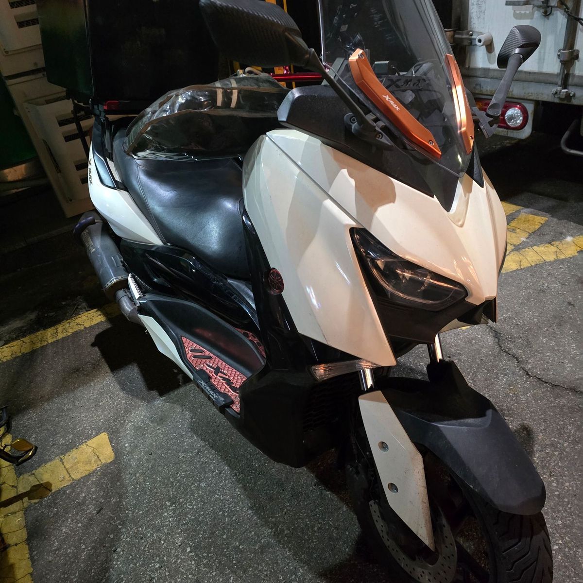 야마하 XMAX 300 ABS main
