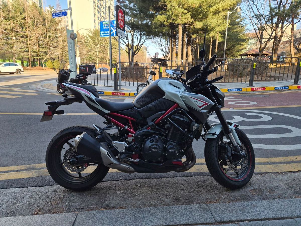 가와사키 Z 900 main