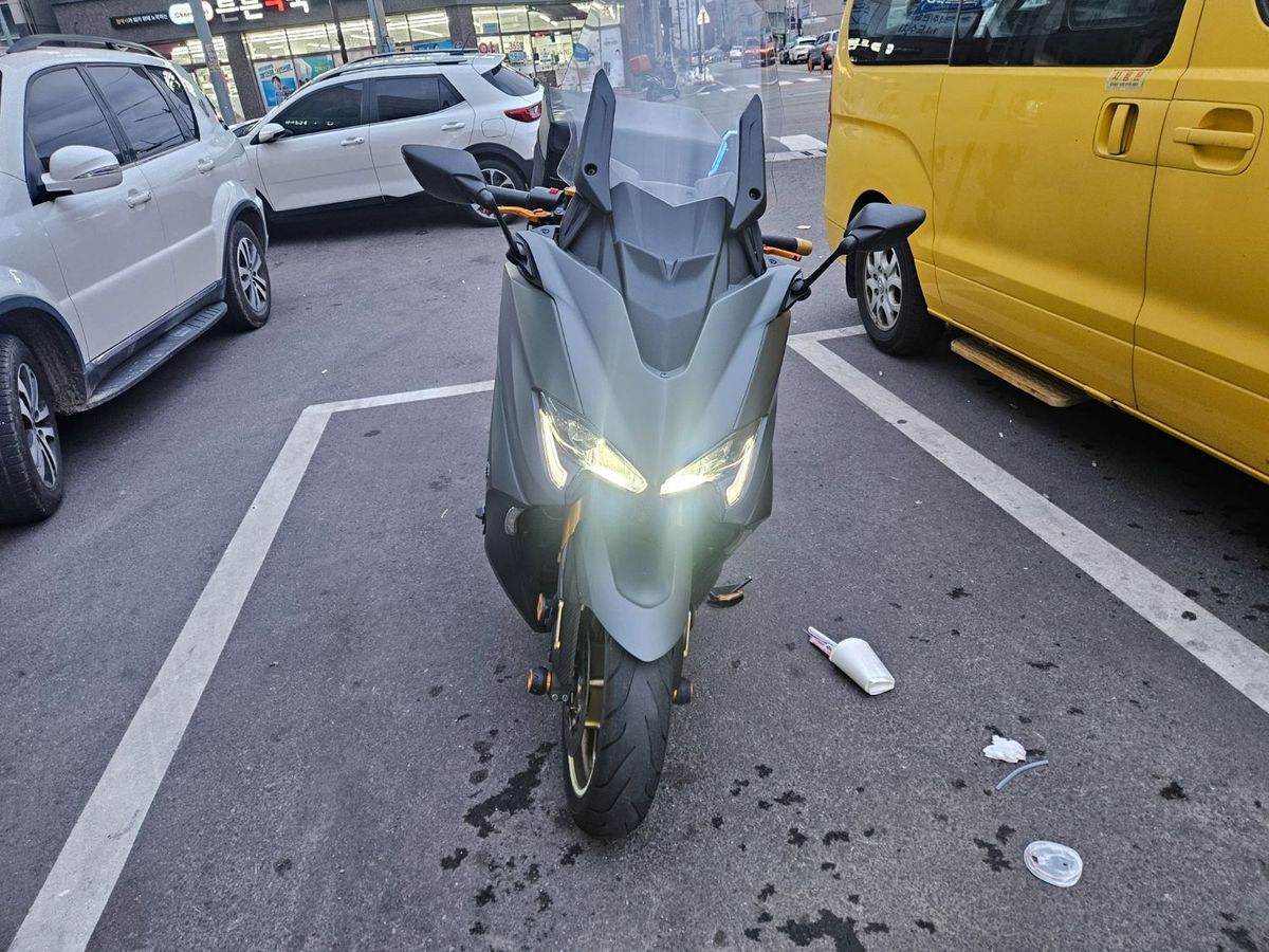 야마하 TMAX 560 main