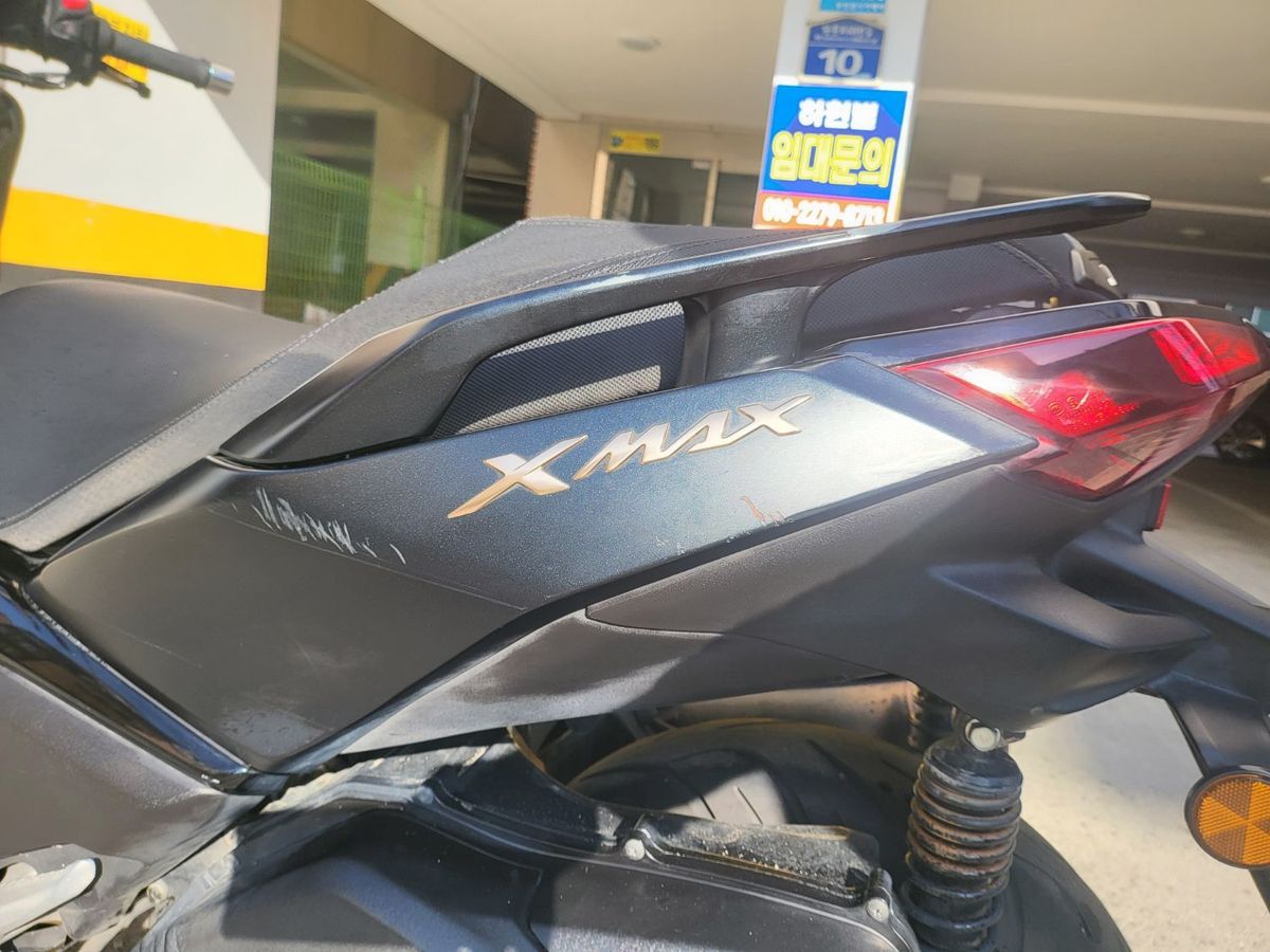야마하 XMAX 300 ABS 10