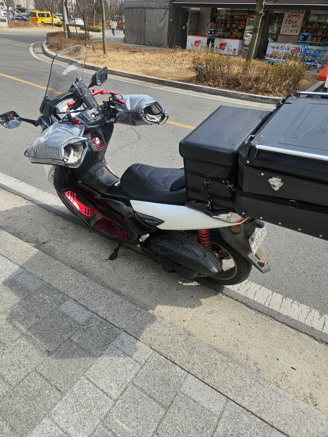 야마하 NMAX 125 more