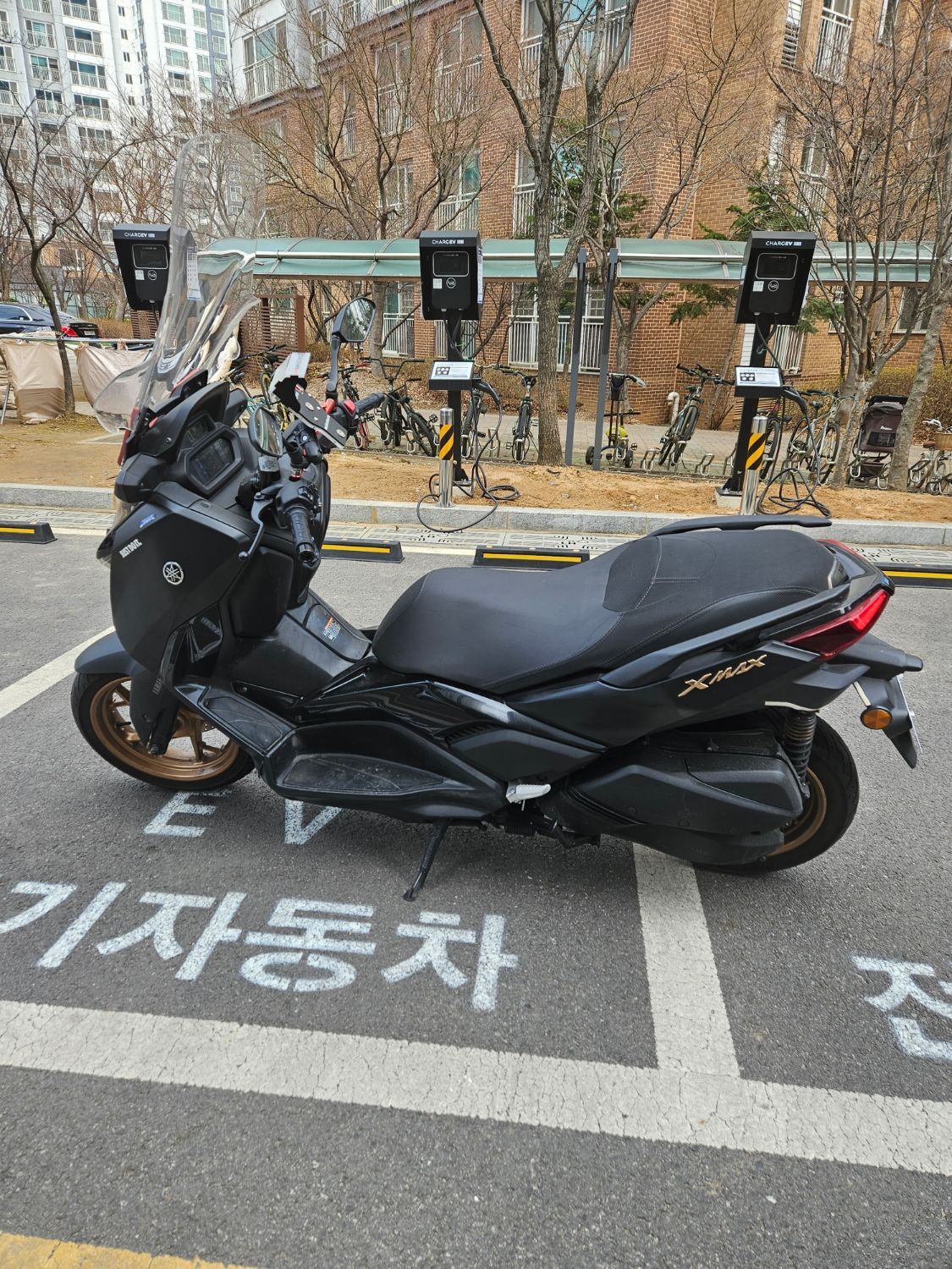 야마하 XMAX 300 ABS 4