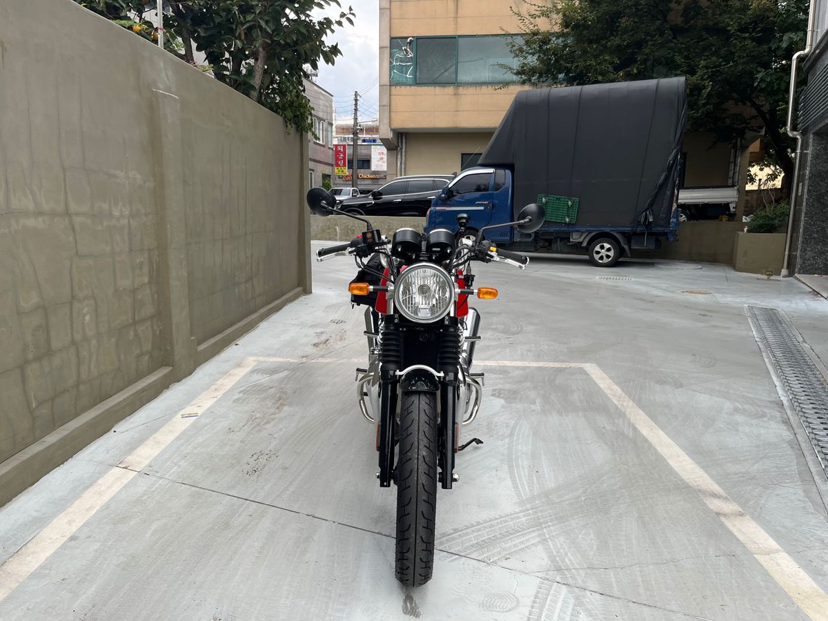 로얄엔필드 컨티넨탈 GT 650 more
